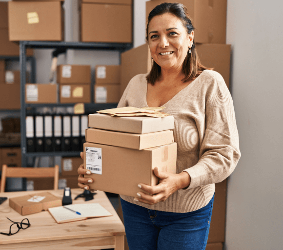 Imagen Programa inicial - Mujer cargando caja